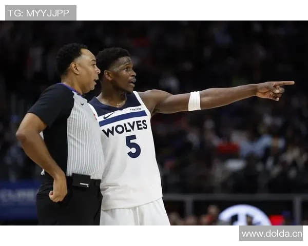 爱德华兹表现出色18投13中砍下32分3篮板6助攻但7次失误略显多余